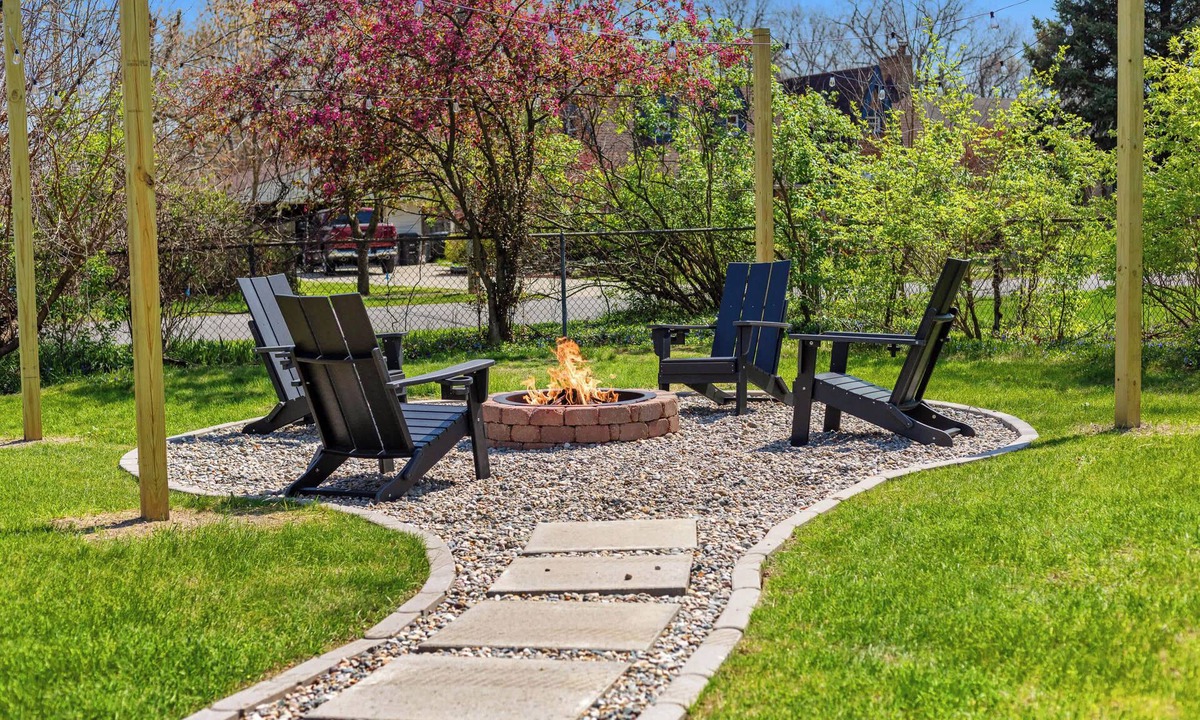 Livonia House | Stylish, Cute & Homey Livonia Getaway