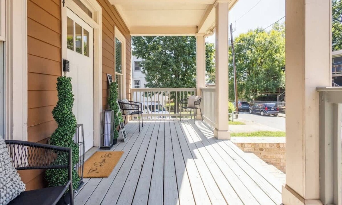 Mechanicsville House | Stylish Family Home Downtown-BigRooms-FreeParking-Central