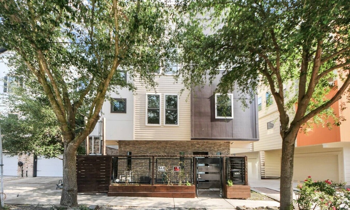 Washington Ave./ Memorial Park House | Stylish Heights Home w/4BR, 3.5BA + Office Spaces/Perfect for Long-Term Stays