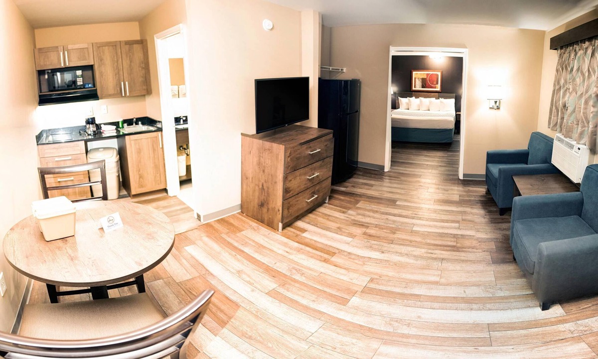 Charlotte Hotel | Suburban Studios Charlotte - Ballantyne