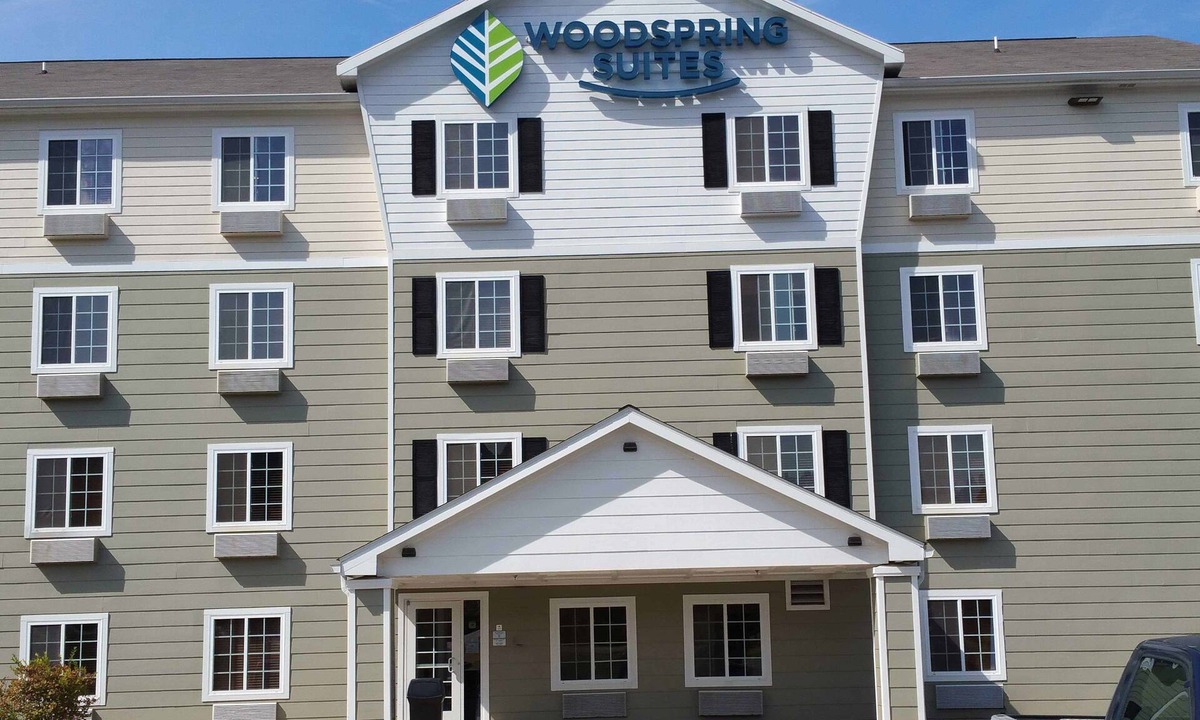 Watford City Hotel | Suburban Studios Watford City
