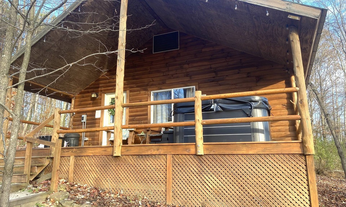 Logan Cabin | Sugar Maple Cabin (Hocking Hills)