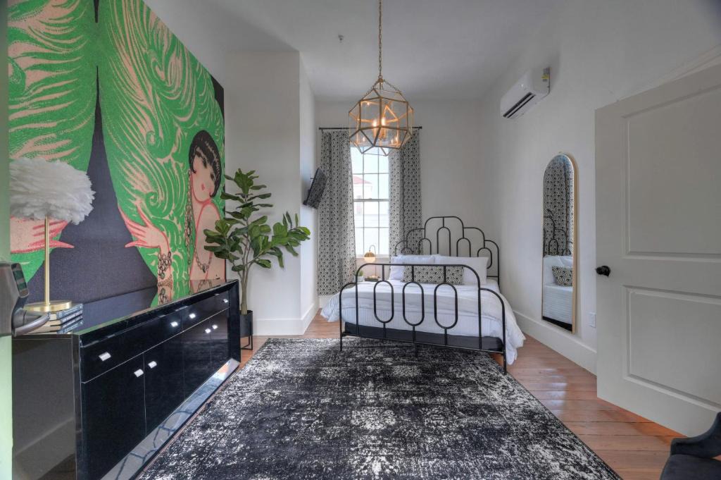 Crystal Beach Hotel | Sugars Inn Room 2 Boutique Hotel One Mile to Beach