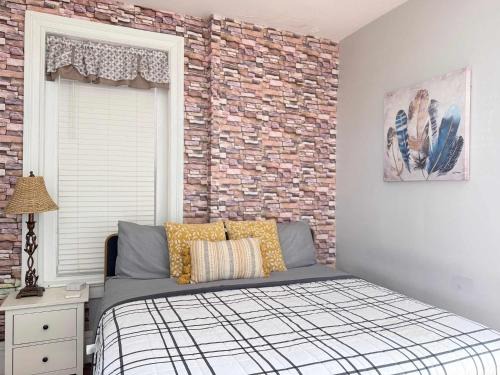 Fan District Apartment | Suite One King Bed 2TVs Free Parking & museums