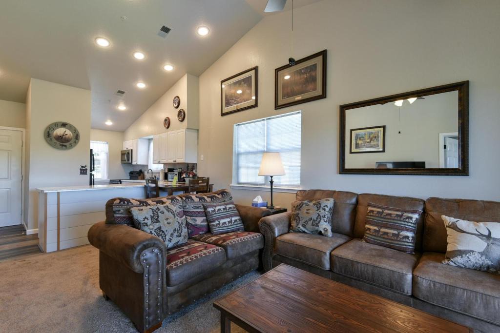 Branson Apartment | Suite Outlook - Resort Amenities - Penthouse - Close to Downtown - UPDATED