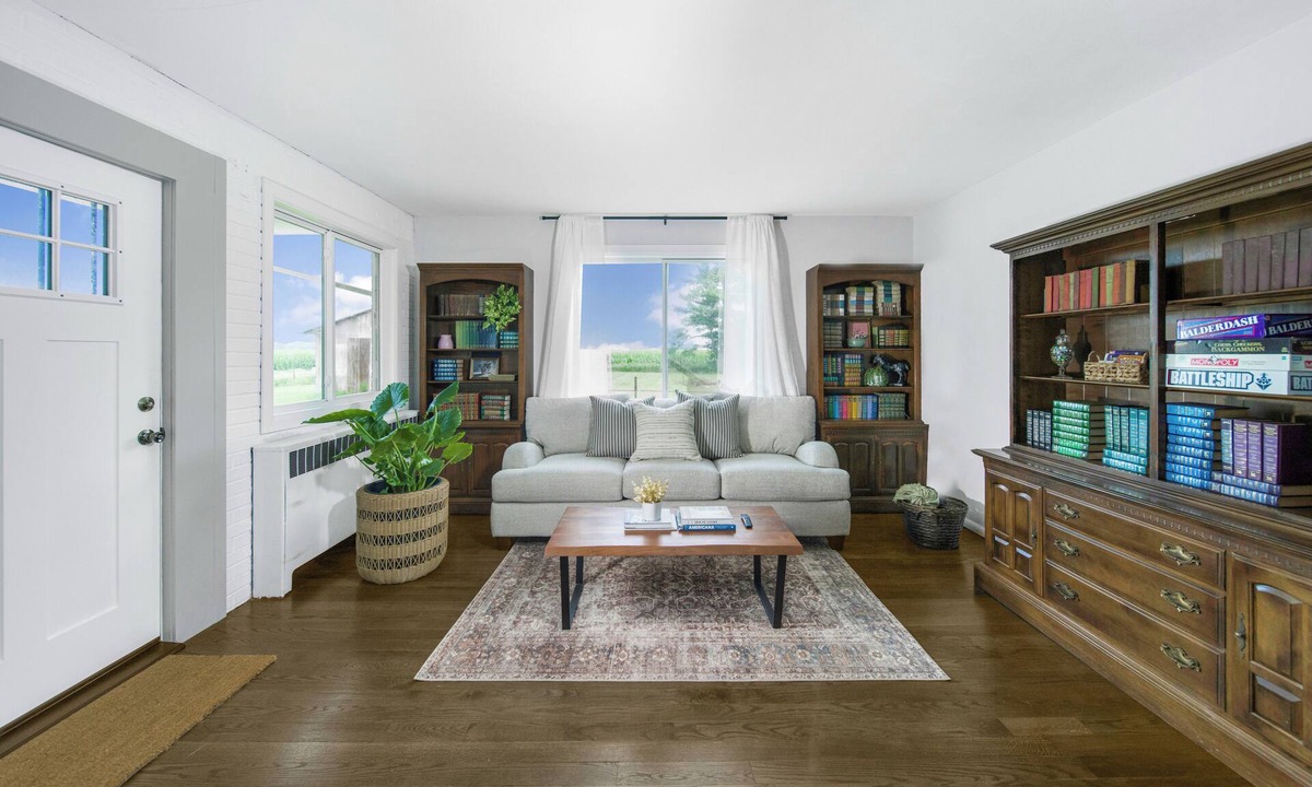 Bridgeport House | Summer Sale! Quiet Farmhouse near Waterparks and Birch Run Outlets