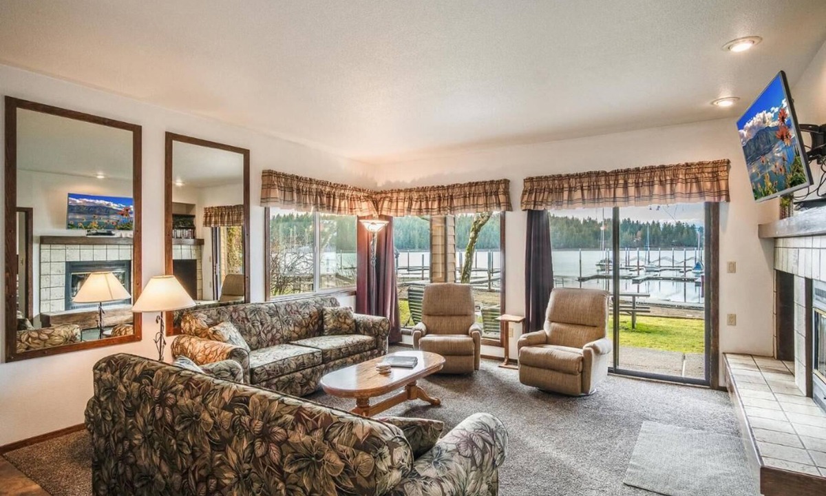 Hope Condo | Summer Vacation on Lake Pend Oreille - July 19-26th -1bd 1 bath Condo. Slps 4