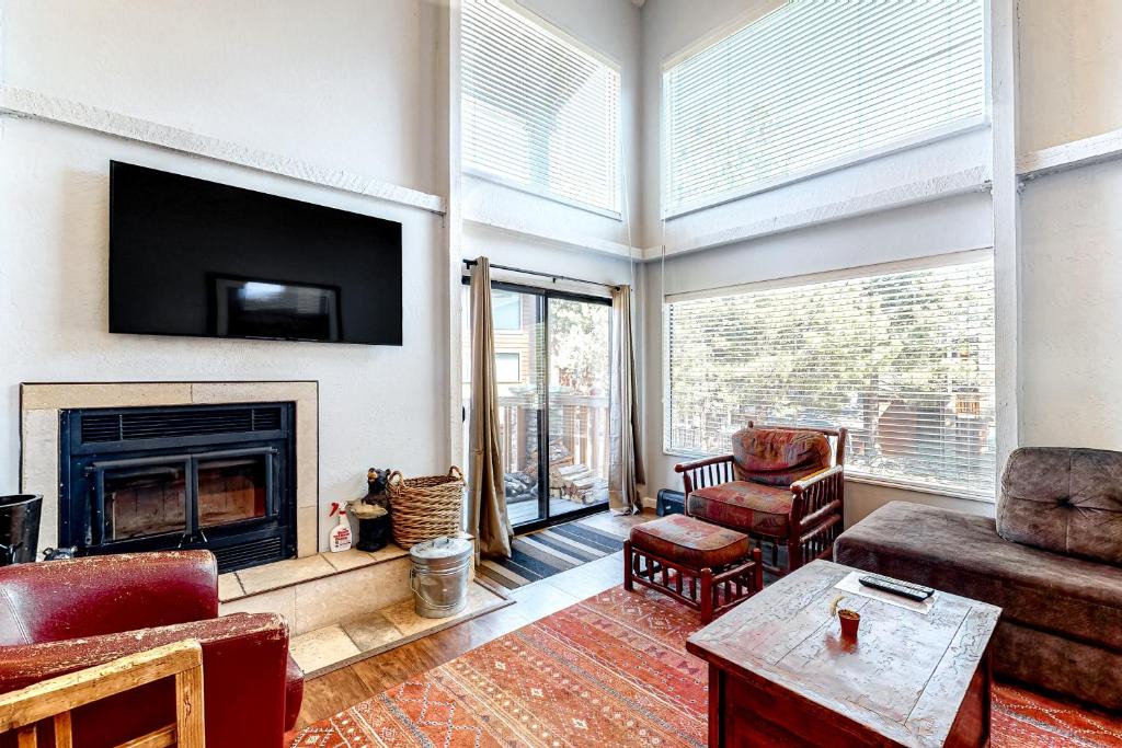 Mammoth Lakes Apartment | Summit 80