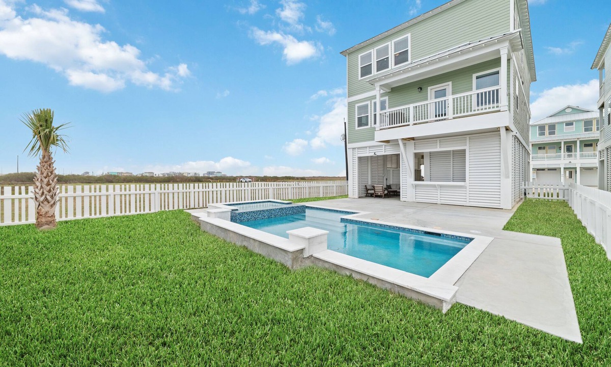 Galveston House | Sunkissed Starfish: Heated Pool & Spa, beach access, Galveston