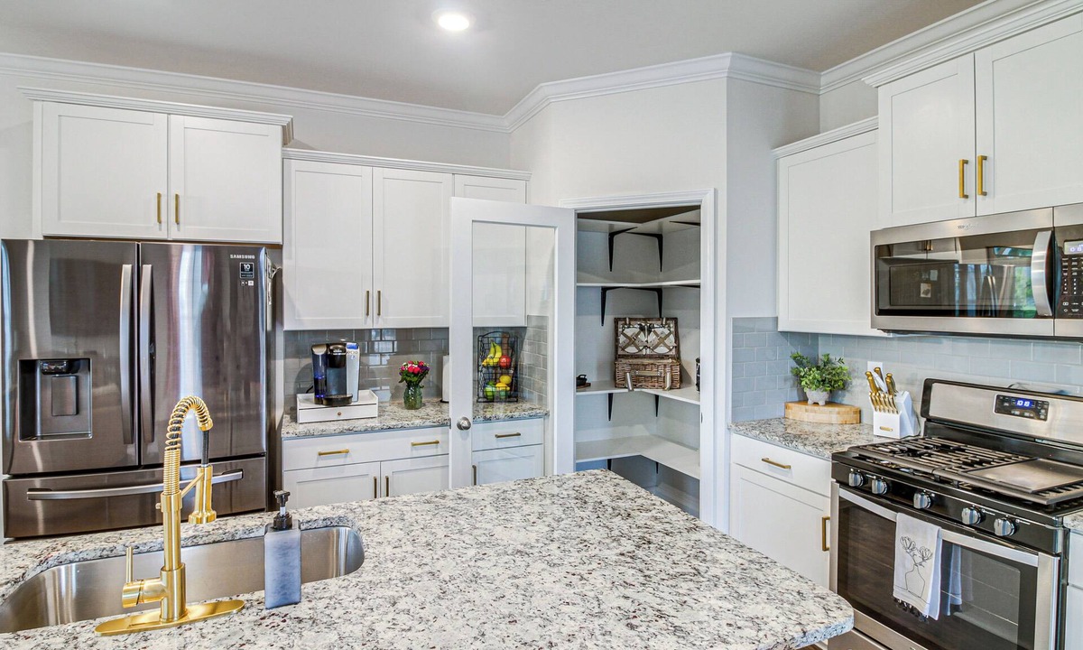 Lake Wylie House | Sunlit Lake Wylie Townhouse: 10 Mi to Carowinds!