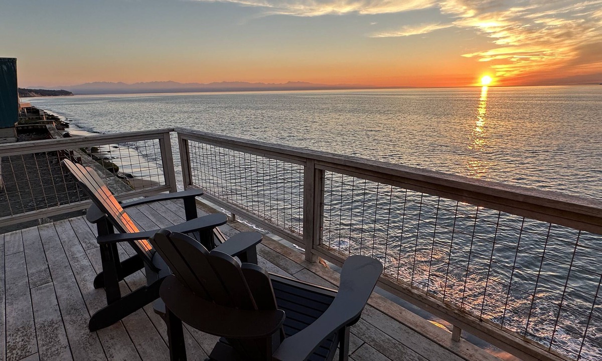 Oak Harbor Cottage | Sunset Beach Haven; Seriously Waterfront-"It's Like Living on a Boat", Whidbey