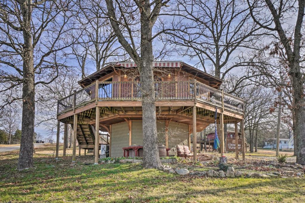 Diamond City House | Sunset Bluff Treehouse On Bull Shoals Lake!