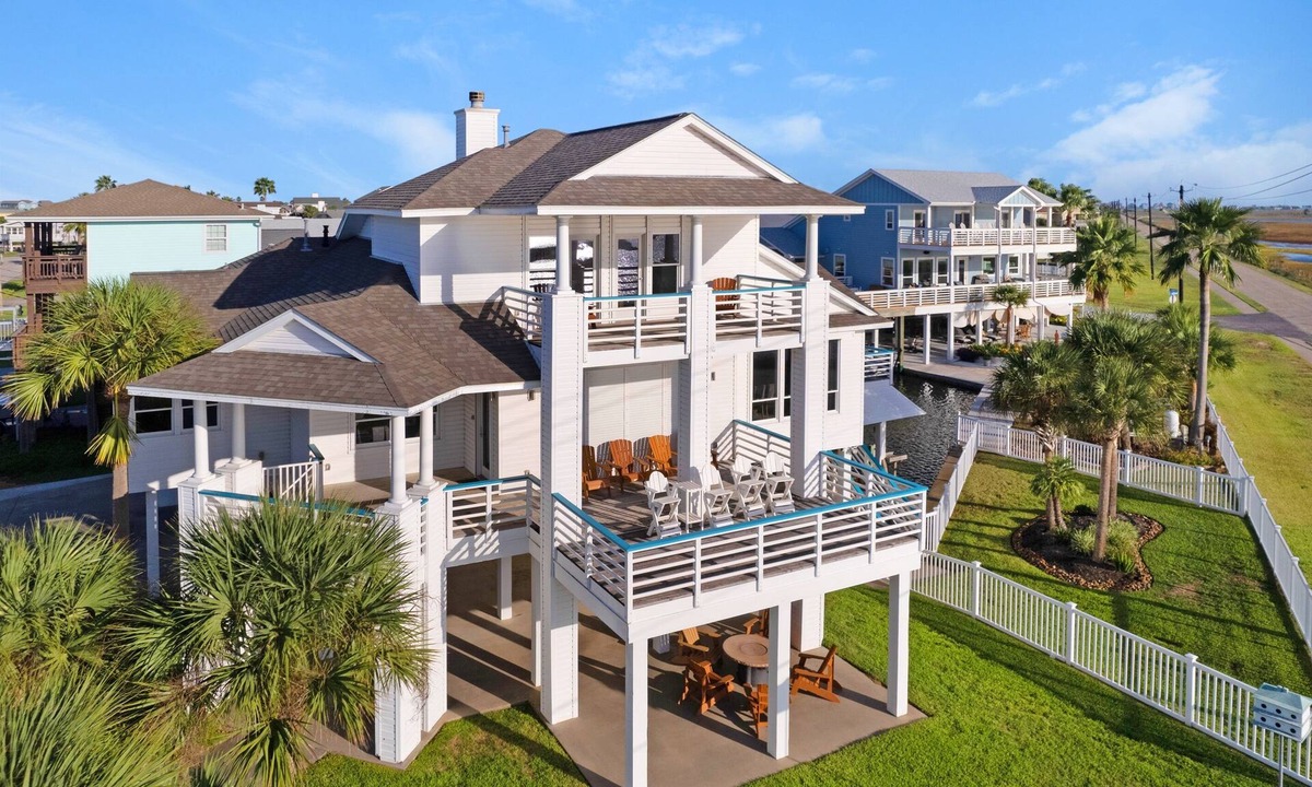Jamaica Beach House | Sunset luxury:Boat lift, kayaksSleeps 12 - 5 bdrms