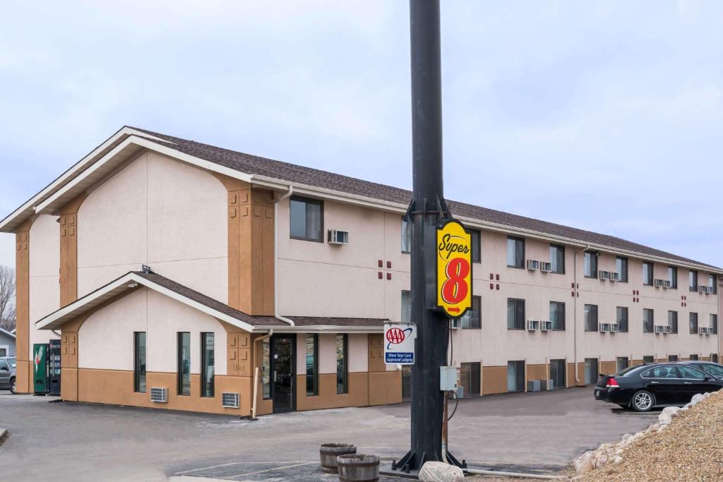 Bismarck Hotel | Super 8 by Wyndham Bismarck