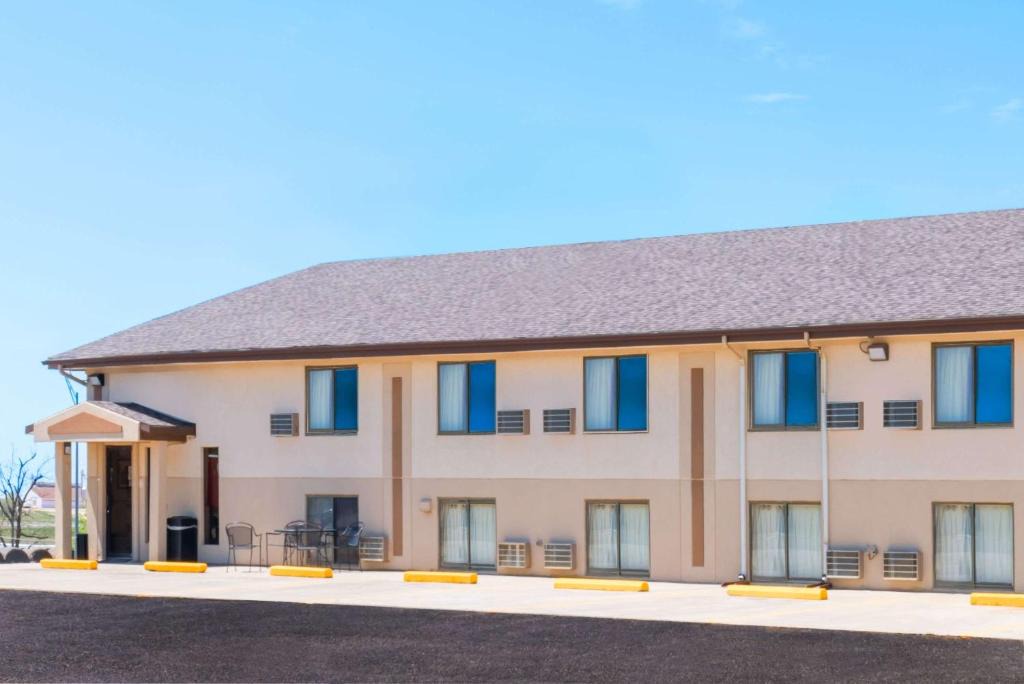 Bowman Hotel | Super 8 by Wyndham Bowman