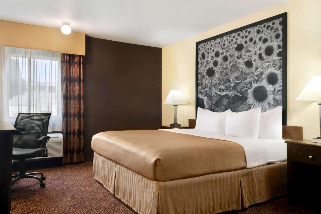 Berwick Hotel | Super 8 by Wyndham Des Moines
