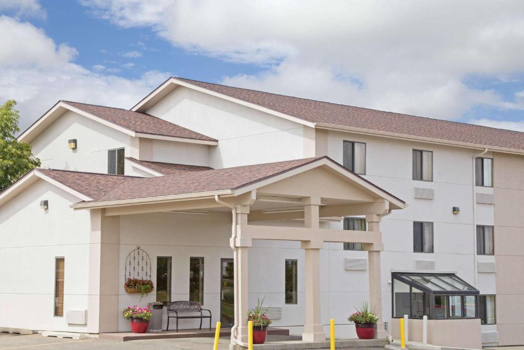 Havre Hotel | Super 8 by Wyndham Havre
