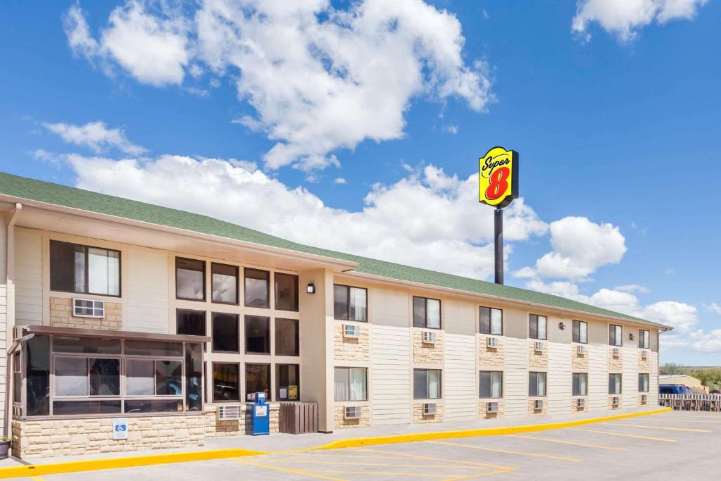 Livingston Hotel | Super 8 by Wyndham Livingston