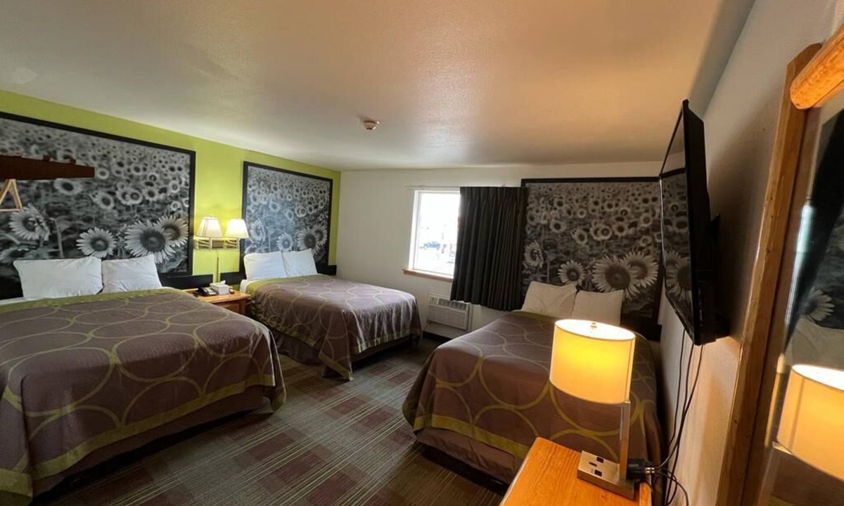 Powell Hotel | Super 8 by Wyndham Powell