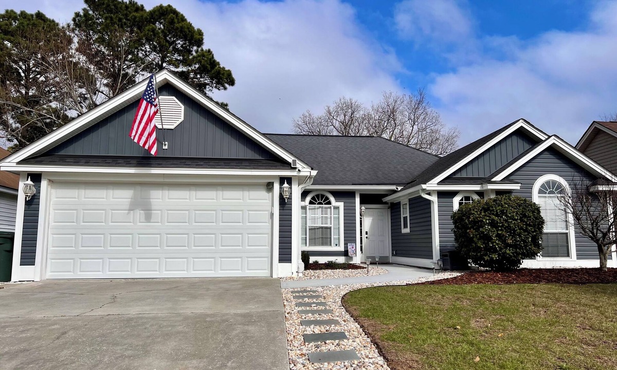 Savannah House | Super Clean Savannah Coastal Home 15 min from both Tybee Island and Downtown.