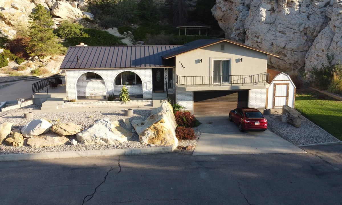 Maeser House | SUPER Unique 4BR 3Bath Nature Home Getaway - 9beds