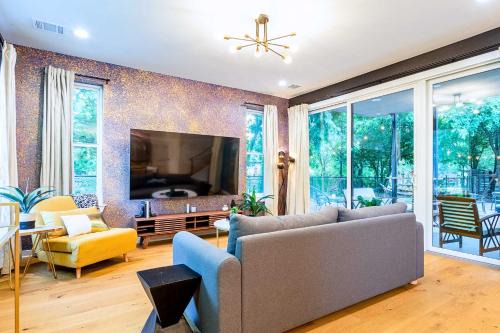 Govalle House | Supreme Eastside Home, 6 Min Drive to Downtown