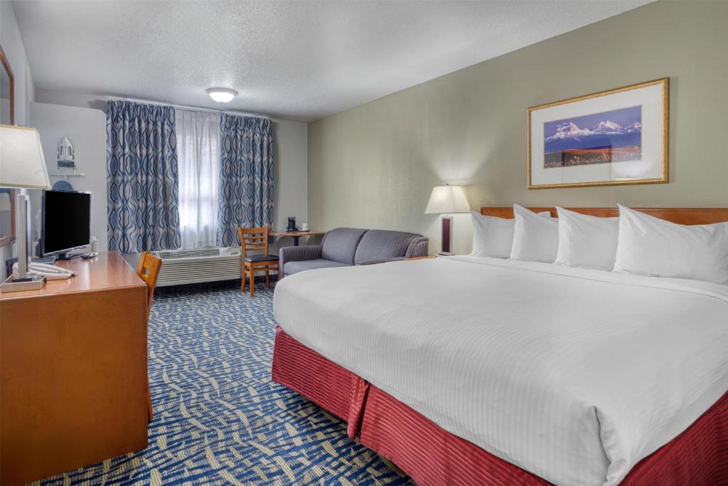 South Lethbridge Hotel | SureStay Plus Hotel by Best Western Lethbridge