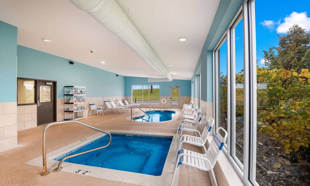 Jasper Hotel | SureStay Plus Hotel by Best Western Jasper