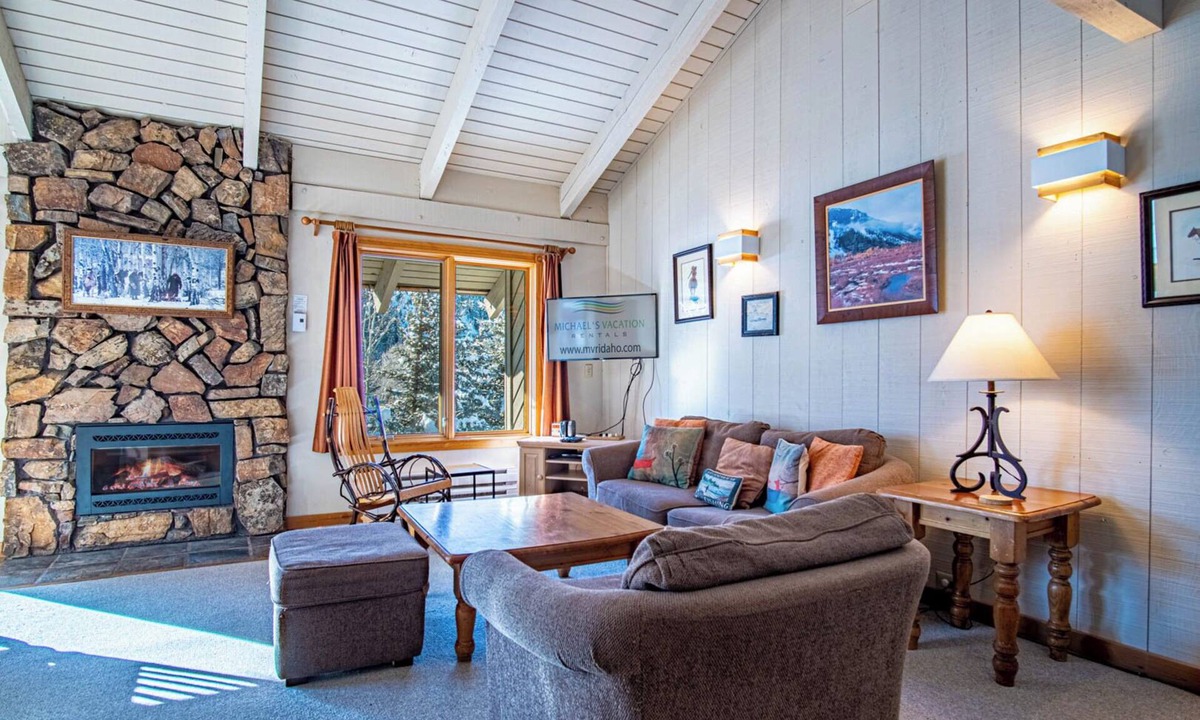Ketchum Condo | SV112 - Walk to Lifts & Town - Hot Tub & Pool