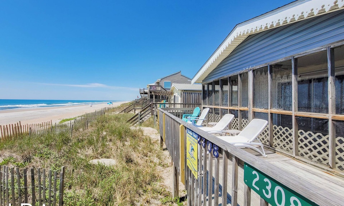 Surf City House | Tan-N-Sand - Stylish Oceanfront Beach Cottage!