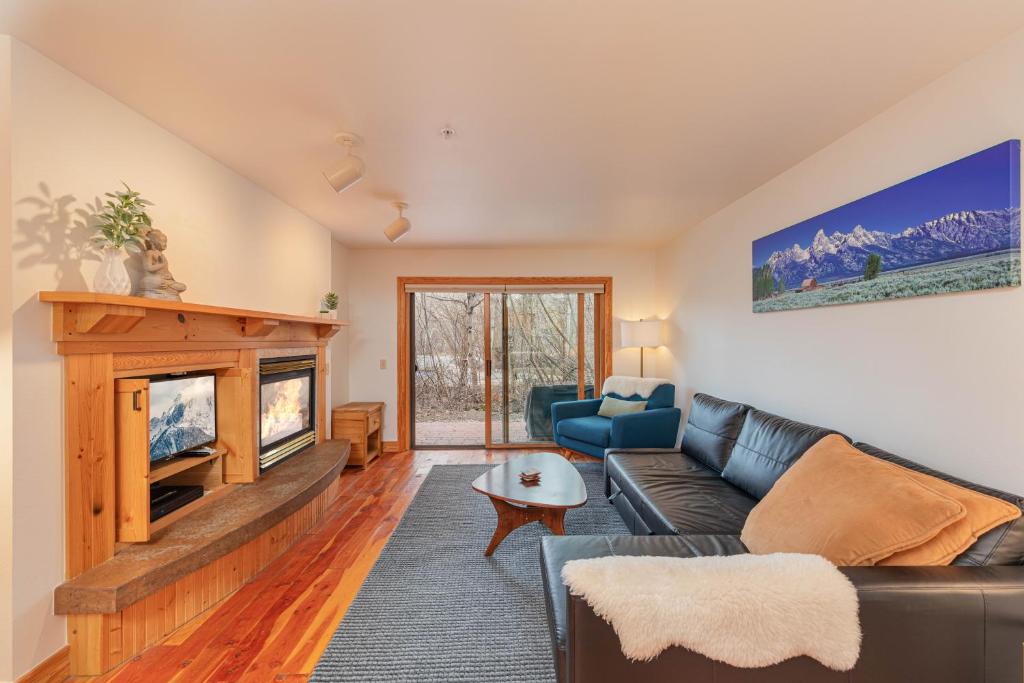 Driggs Apartment | Targhee Rentals 122 in Driggs Idaho near Grand Targhee Ski Resort King Size Bed