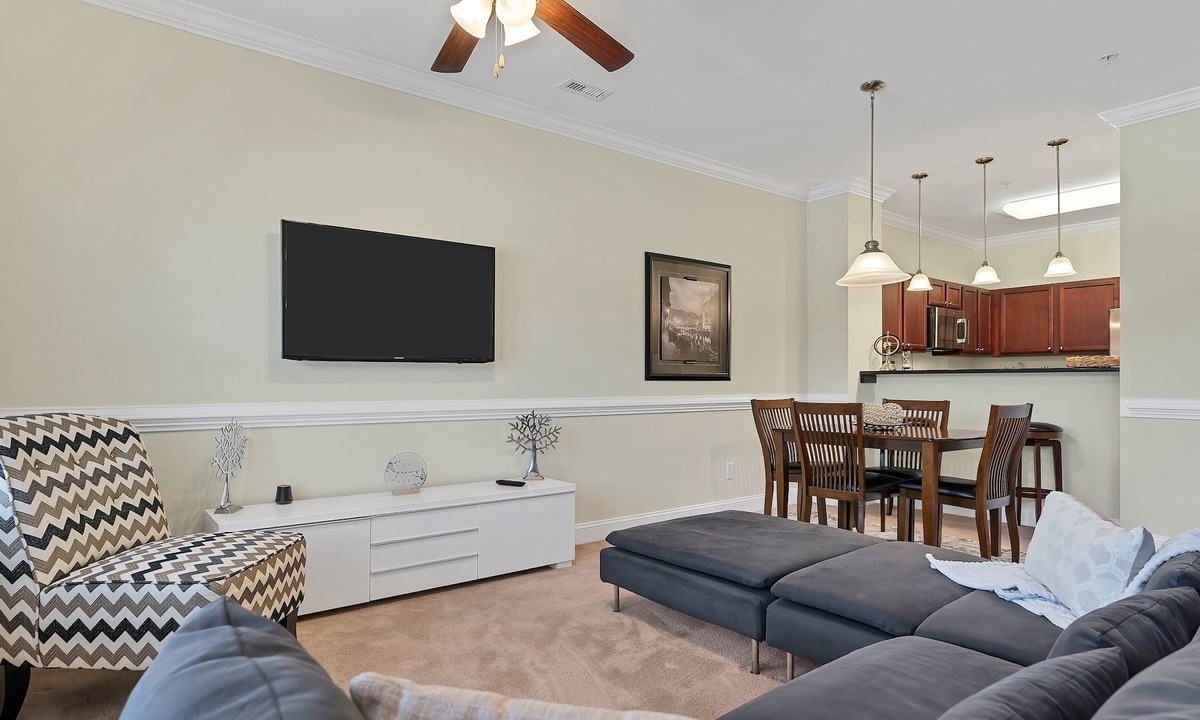 Pembroke House | Terrific townhome in charming Pembroke