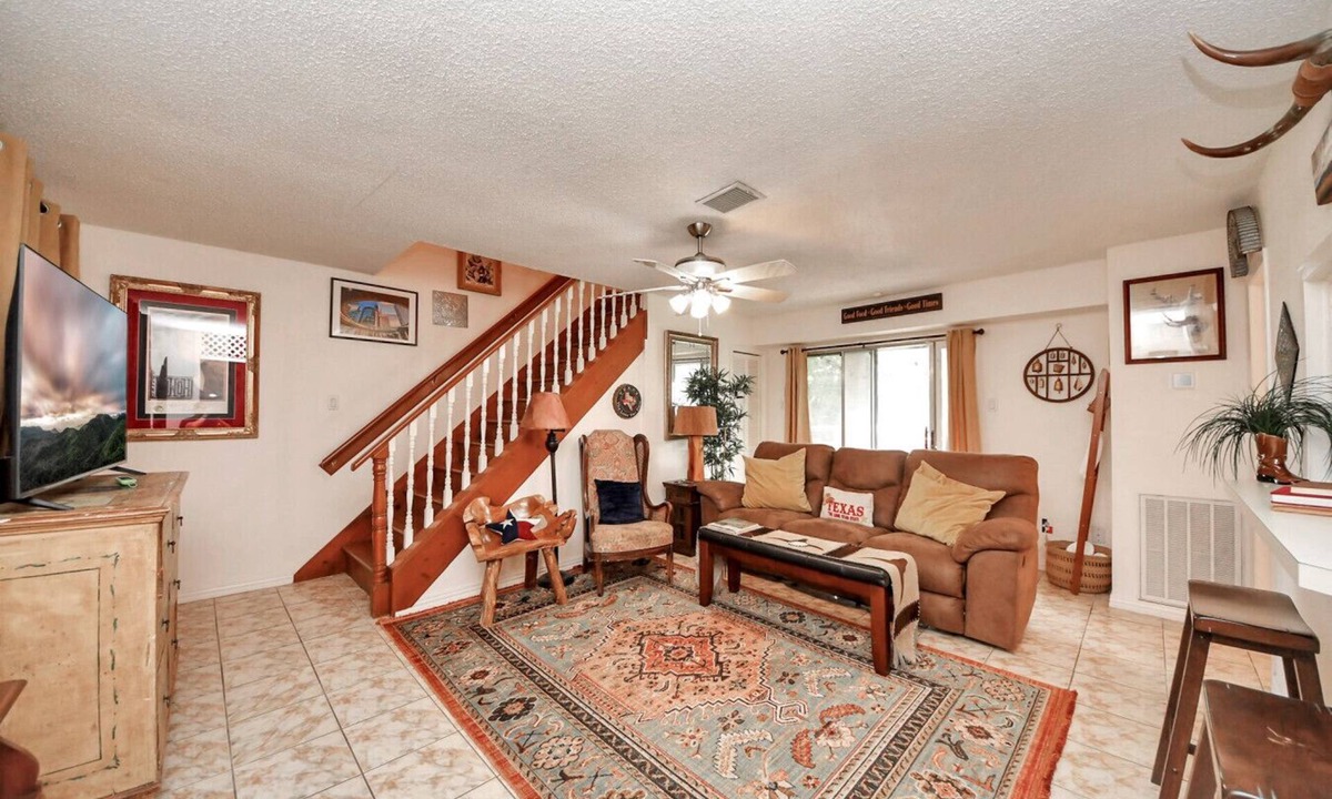 Channelview House | Texas-Themed 2BR Retreat | EV Charger | Sleeps 8