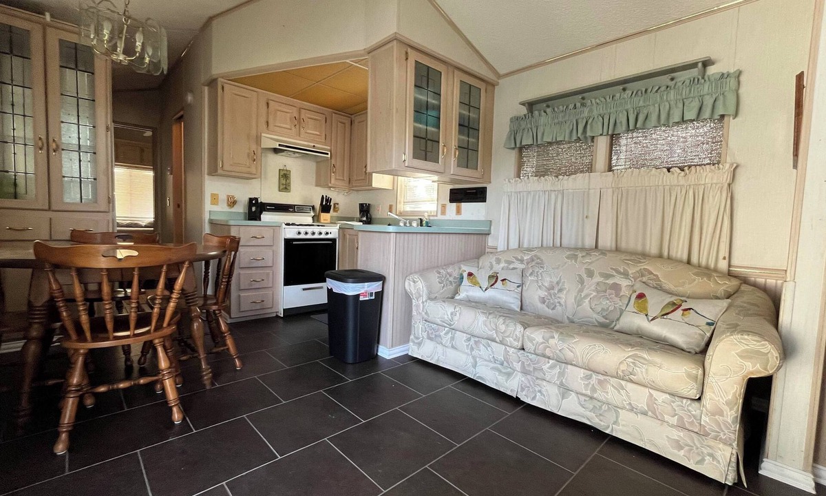 Harlingen House | The Acorn Ridge, with Pool Access!