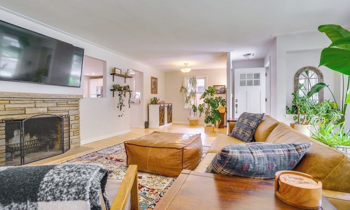 Southwest Minneapolis House | The Animal House: Curl Up and Stay Awhile