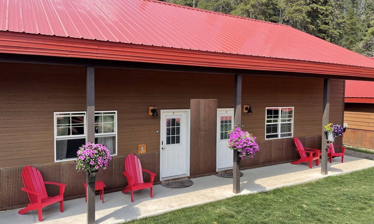 Cooke City-Silver Gate Cabin | The Antler Luxury Cabin! Cooke City, at the entrance of Yellowstone's NE Gate and Lamar Valley