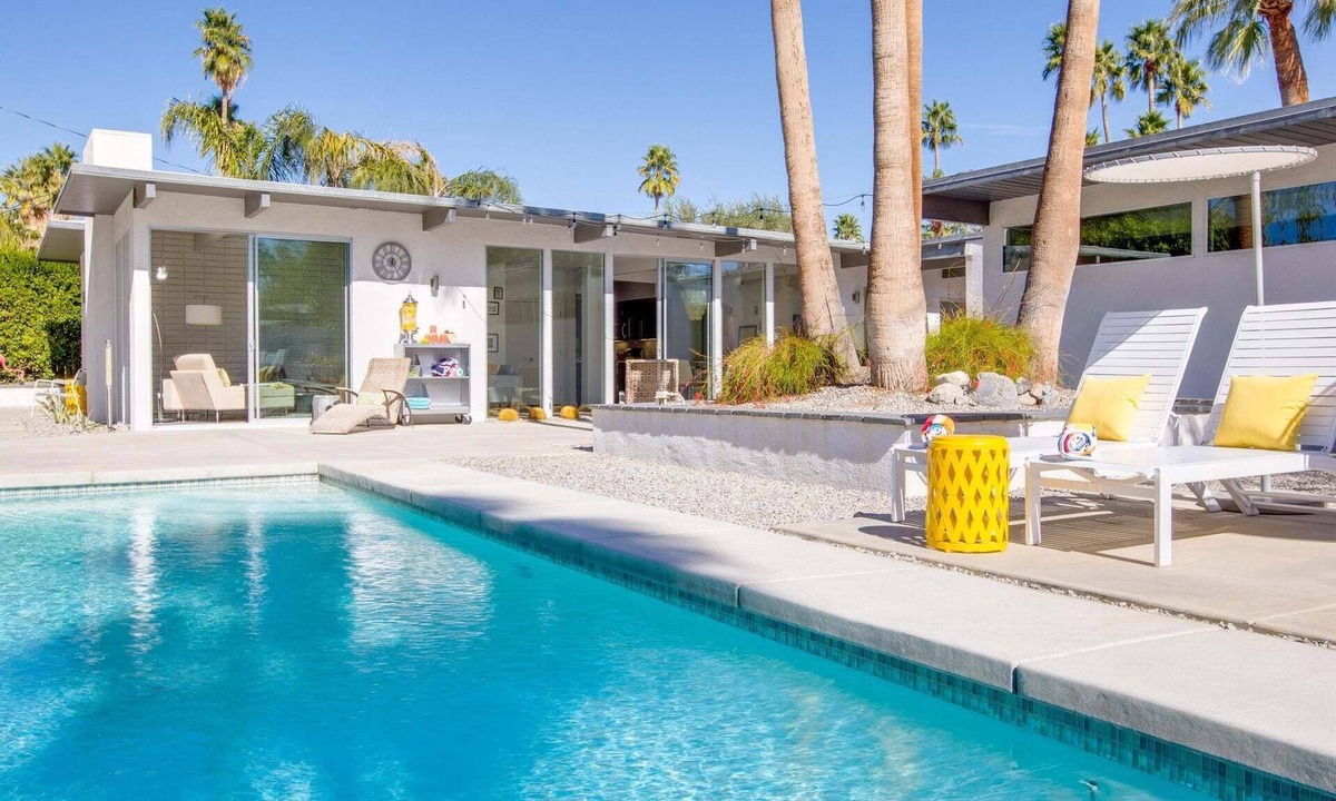 Racquet Club Estates House | The Arrow – Swanky Mid-Mod Escape with large Pool!