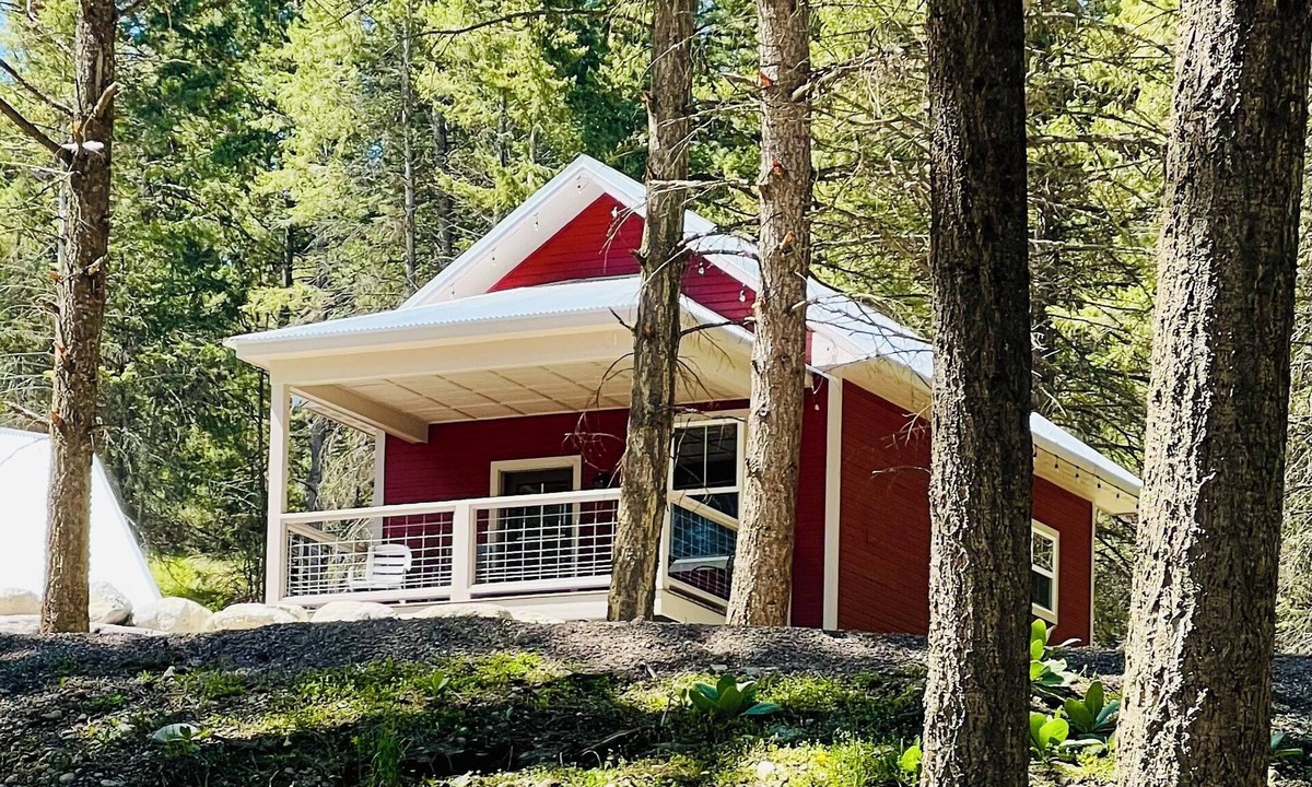 Lakeside Apartment | The Avalanche at Elk Ridge Village cabin 301E with views of Flathead Lake