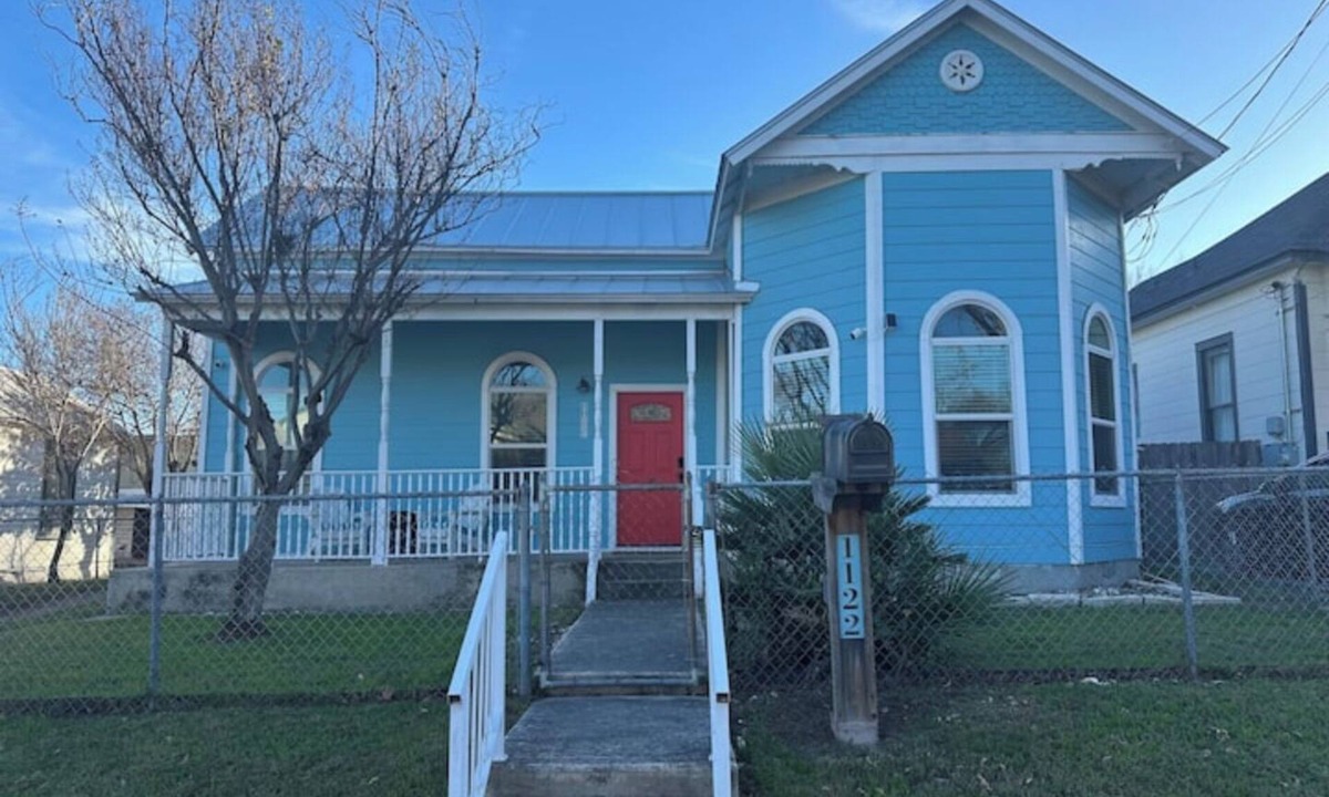 Government Hill House | The Azure Charm — Amazing 3BR 2BA Home 1 Mile to Fort Sam Houston & The Pearl