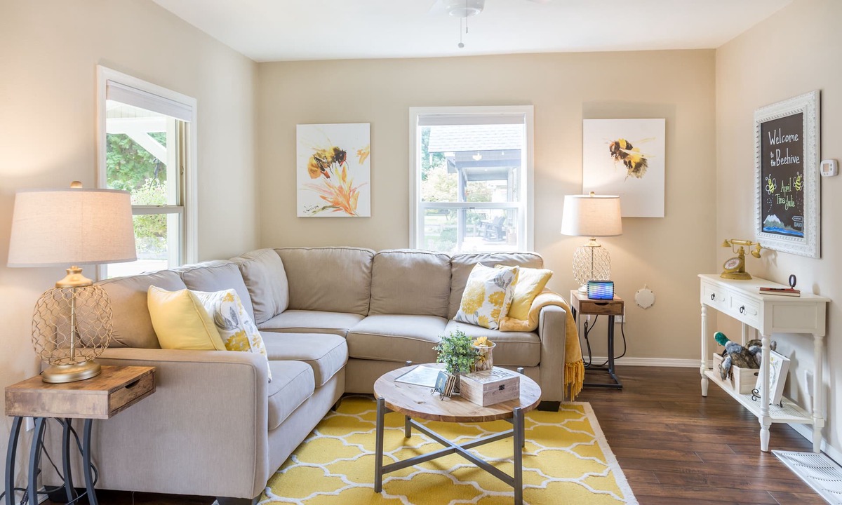 South Perry District Cottage | The Beehive - A charming cottage in the Perry District