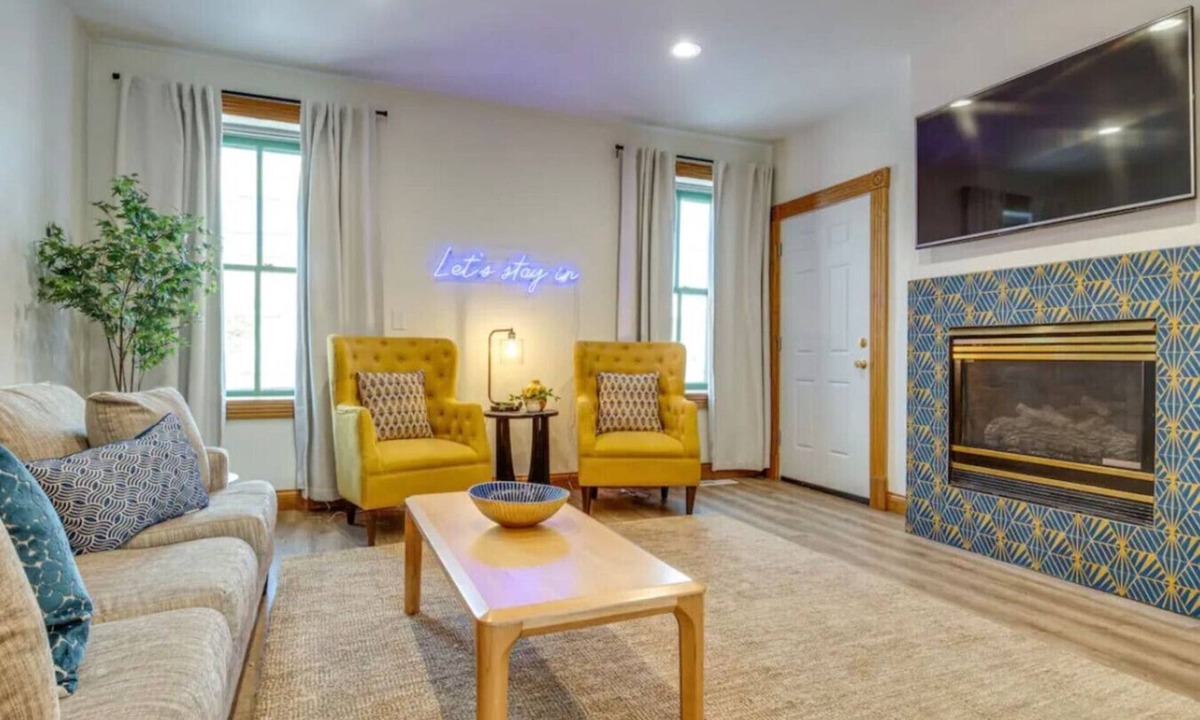 Market East District Apartment | THE BEST Downtown Spot! Free parking,Pet friendly.