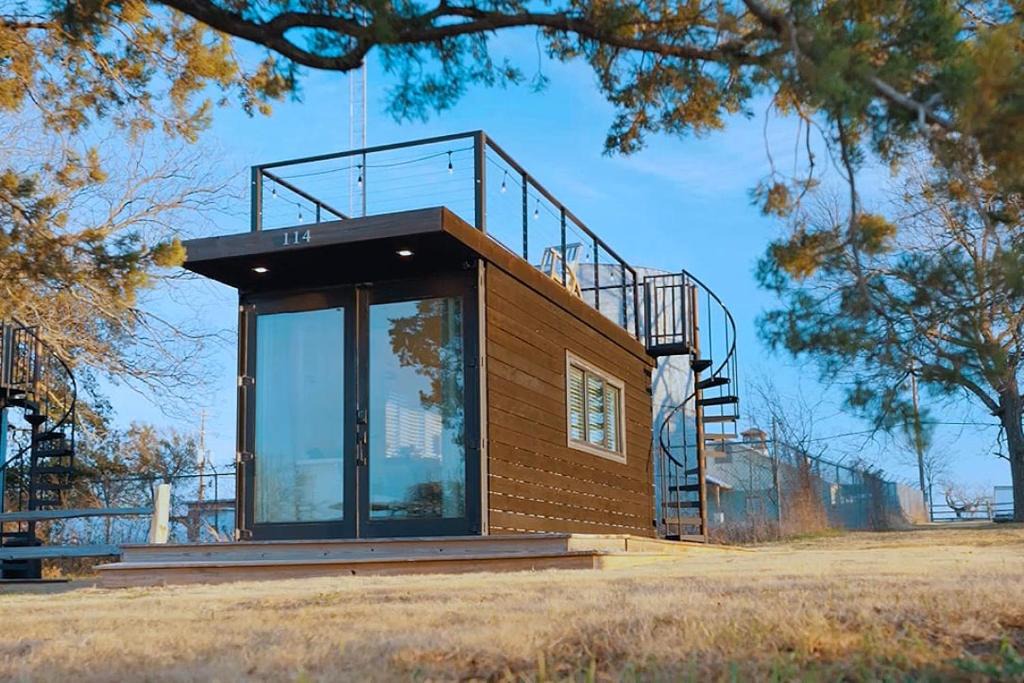 Waco House | The Bluebonnet-Tiny Container Home Country Setting 12 min to Downtown
