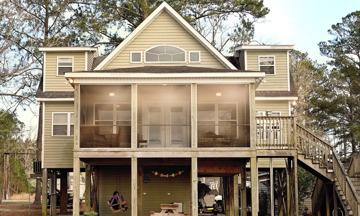 Merritt House | The "C" Hammock–Your Relaxing Bay River Getaway