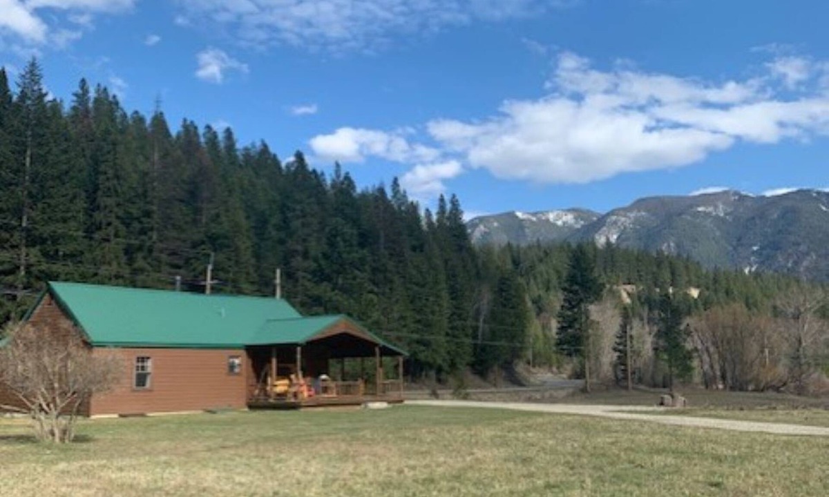 Troy House | THE CABIN on Lake Creek River