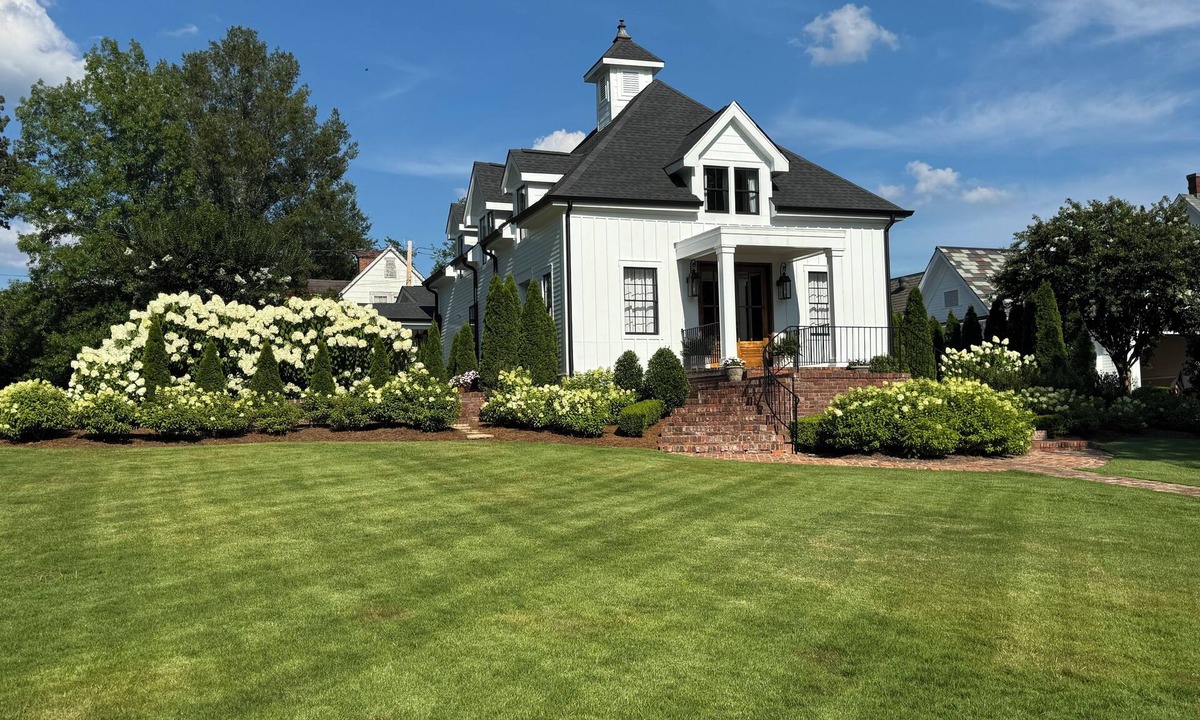 Corinth House | The Carriage House of Corinth is a remodeled home with loads of charm