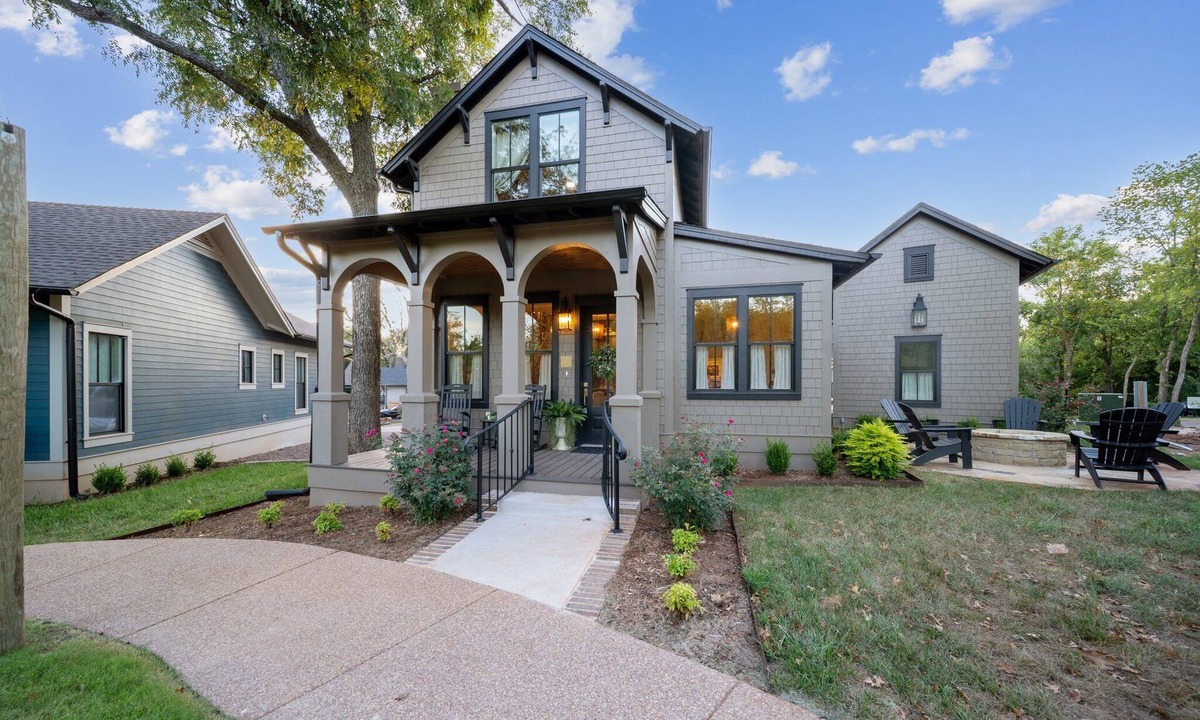 Norman House | The Classy Cottage at Selah - 2 Bedrooms 2 Bathrooms - Close to OU Campus