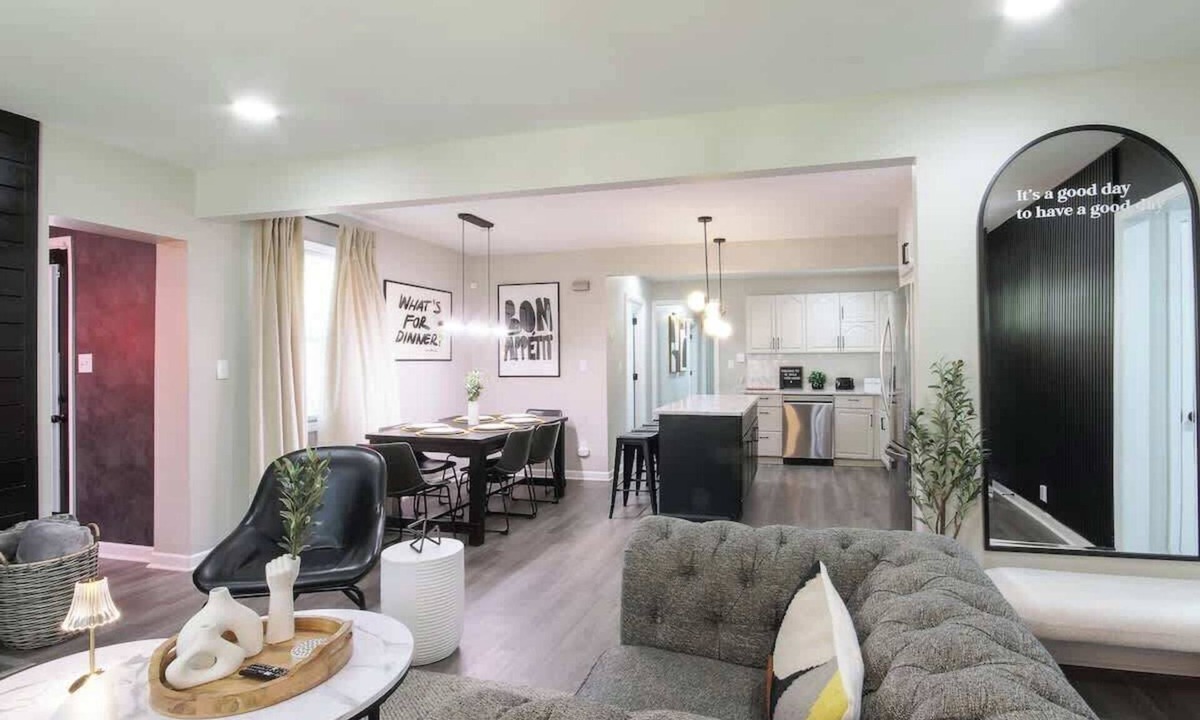 Columbia House | The Cola White House | Sleeps 16 | 7 minutes to DT