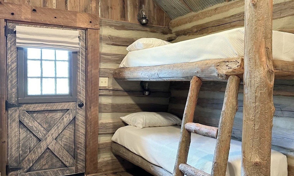 Fruitvale Cabin | The Corn Crib Cabin at Green Frog Farm