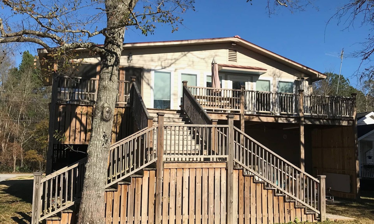 Huger House | The Creek House is super nice and country quiet. Come and enjoy!