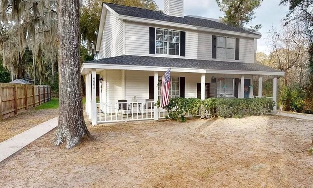 Port Royal House | The Cypress House Cozy 2-bedroom townhome mins from Pairs Island